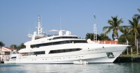 snobácky čln v Miami